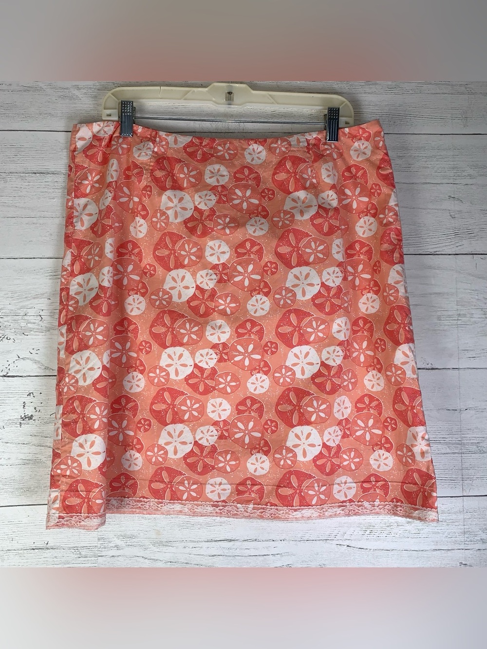 Vineyard Vines floral coral knee lenght skirt lace detail size 14